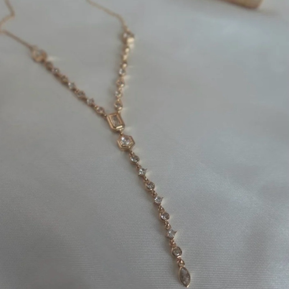 Elegant gold plated Necklace - Picture 3 of 3